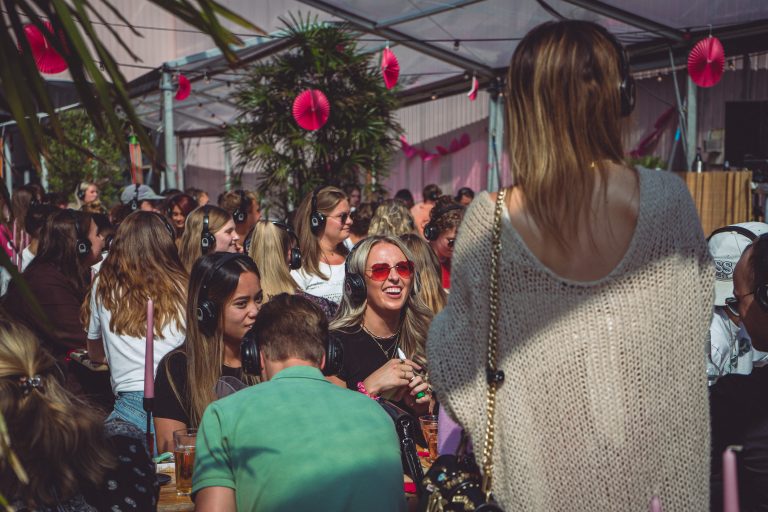 Silent disco bedrijfsfoto