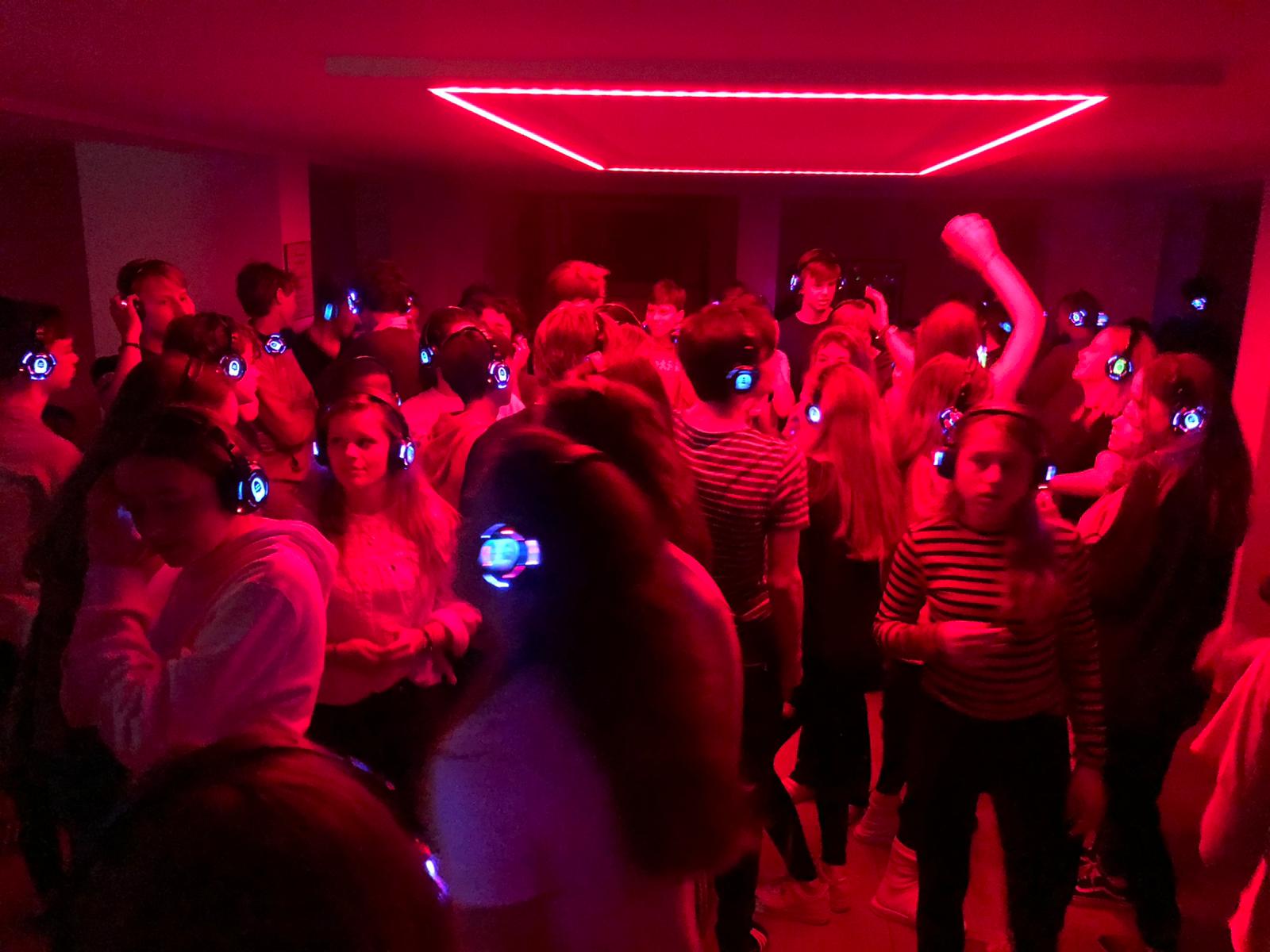 Silent Disco tijdens schoolfeest